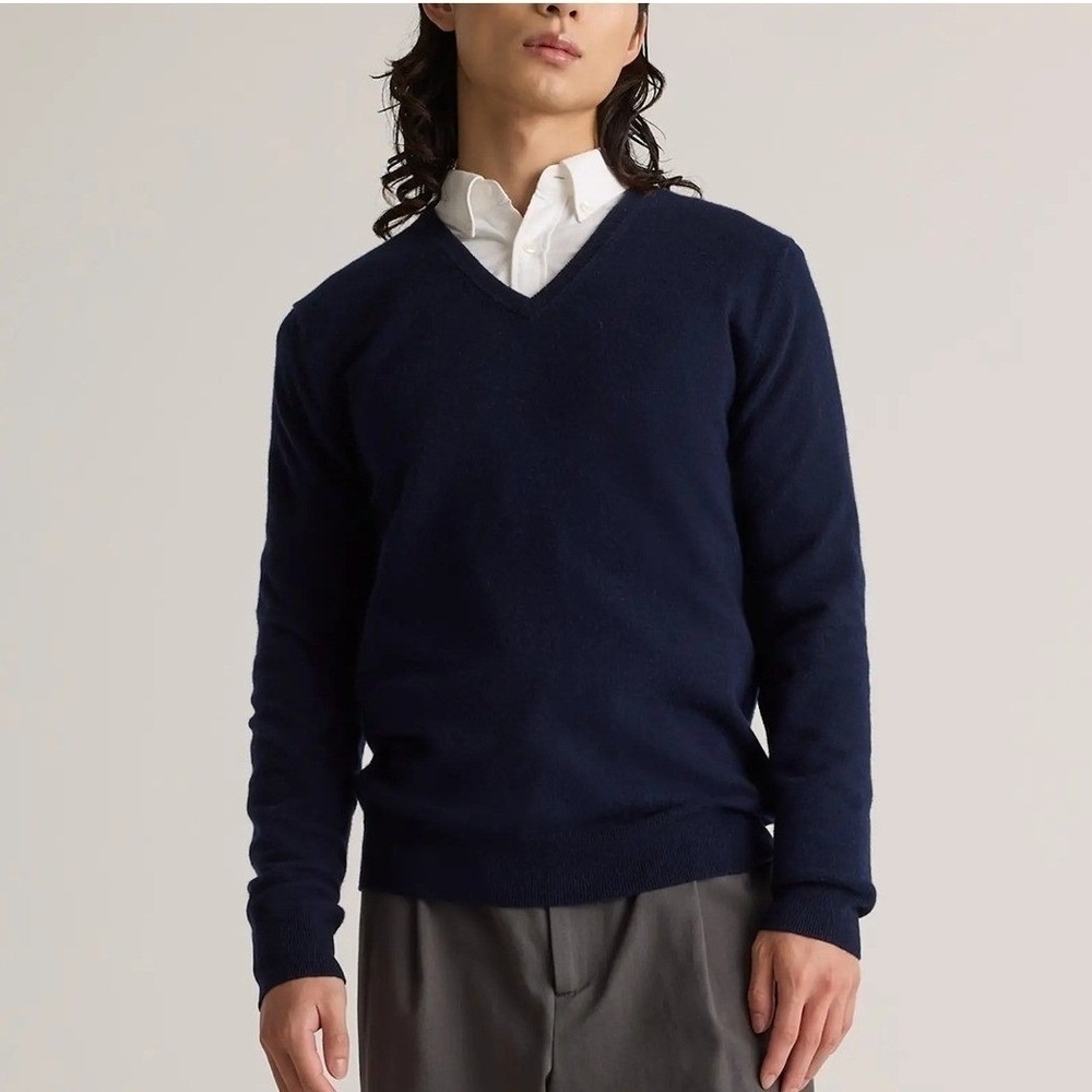 Quince Mens L NWOT Quiet Lux Cashmere V-Neck Sweater Navy Old Money Prepp Slim